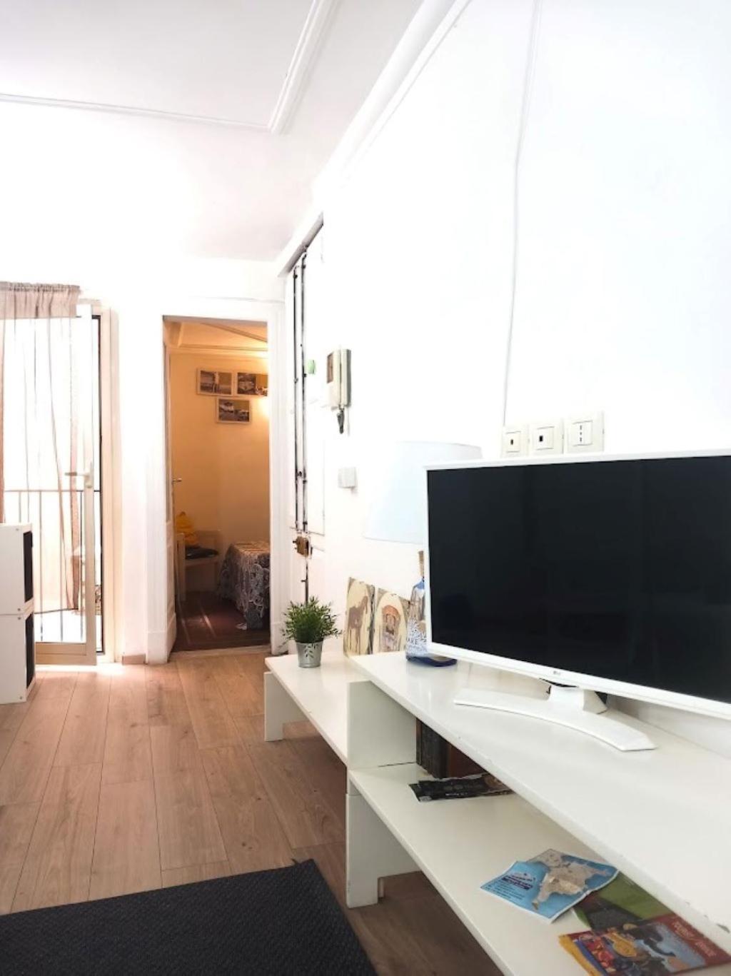 Casa Bianca - Centro Citta E Due Minuti A Piedi Dalla Metro Apartment