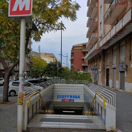 Casa Bianca - Centro Citta E Due Minuti A Piedi Dalla Metro CTA Exterior foto