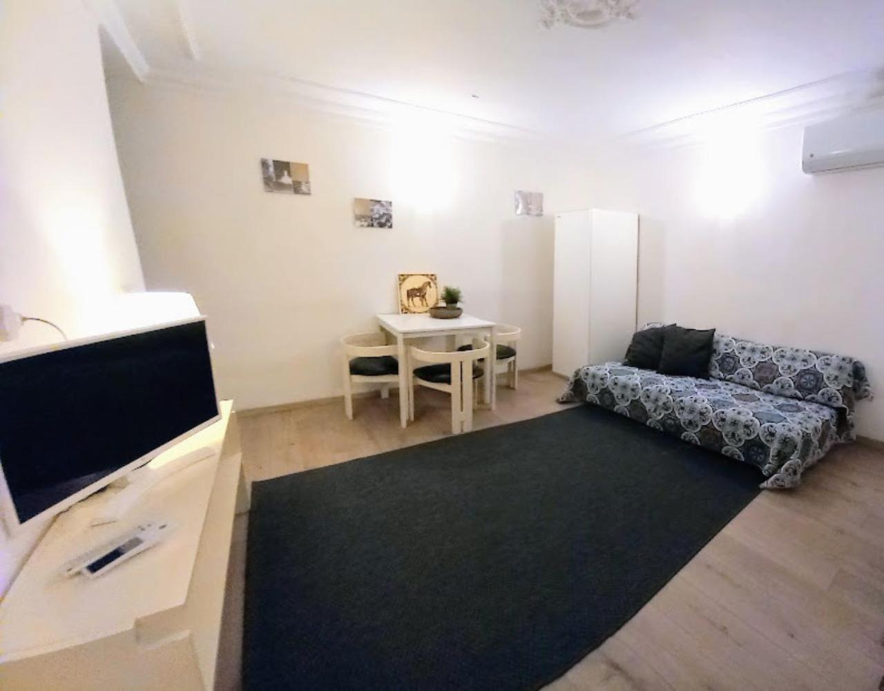 Casa Bianca - Centro Citta E Due Minuti A Piedi Dalla Metro Apartment *