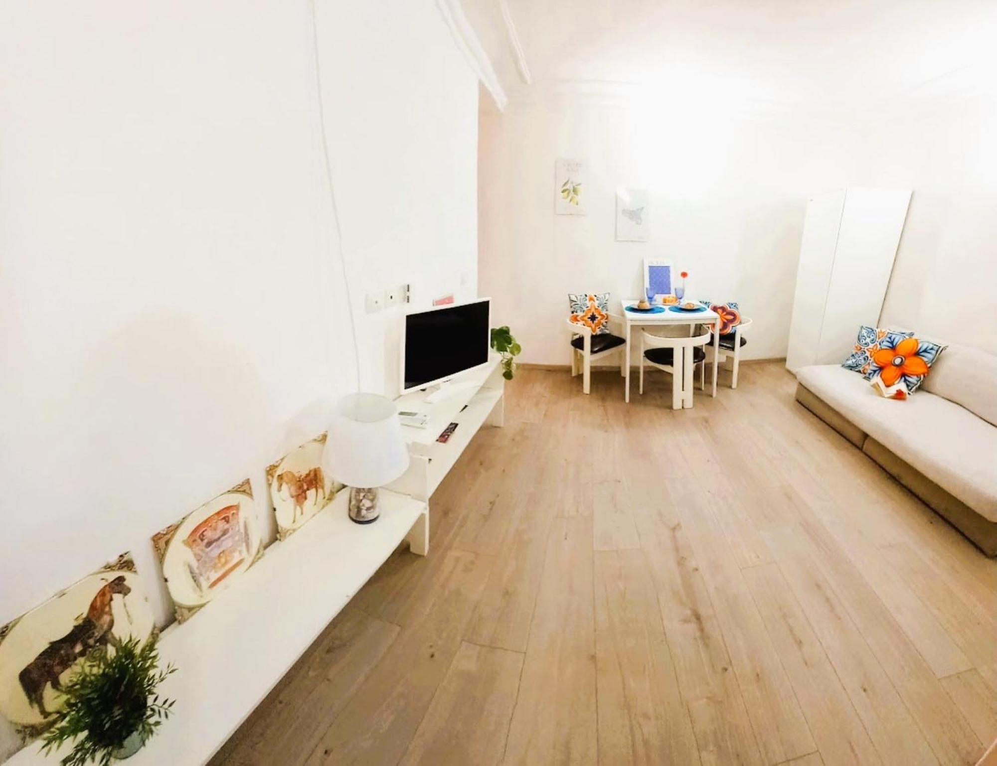 Casa Bianca - Centro Citta E Due Minuti A Piedi Dalla Metro Apartment Catania